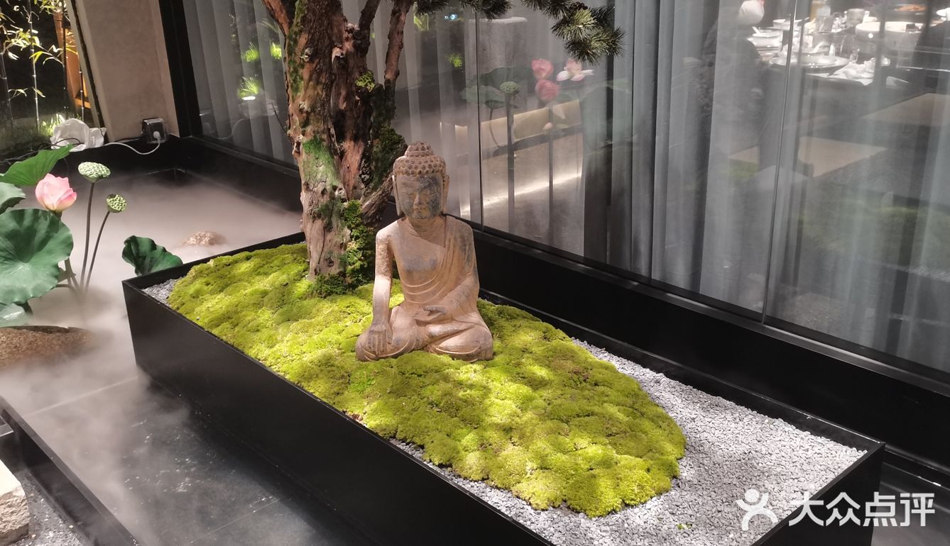 特别是摆盘特别好看。不管是品尝还是拍照都值得一试