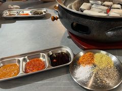 -围炉肉舍•炭烤活鳗•丹东海鲜烤肉(步行街店)