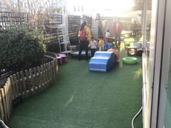 -乐融婴幼儿成长中心(四季青校区)