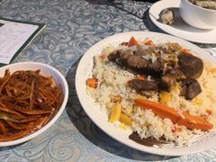 块肉手抓饭-巴扎美食·新疆菜·西域歌舞表演餐厅(新疆大厦店)