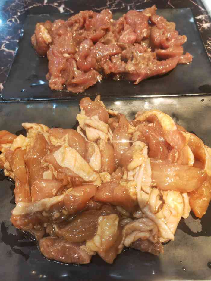 南街小仁烤肉(果园店"老店能自己烤肉更有感觉 不过新店很干净.