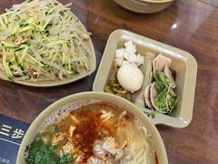 -亮亮面馆(经六路店)