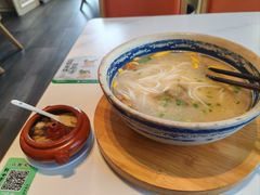 -新世界·过桥米线宴