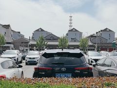 -新场古镇-停车场