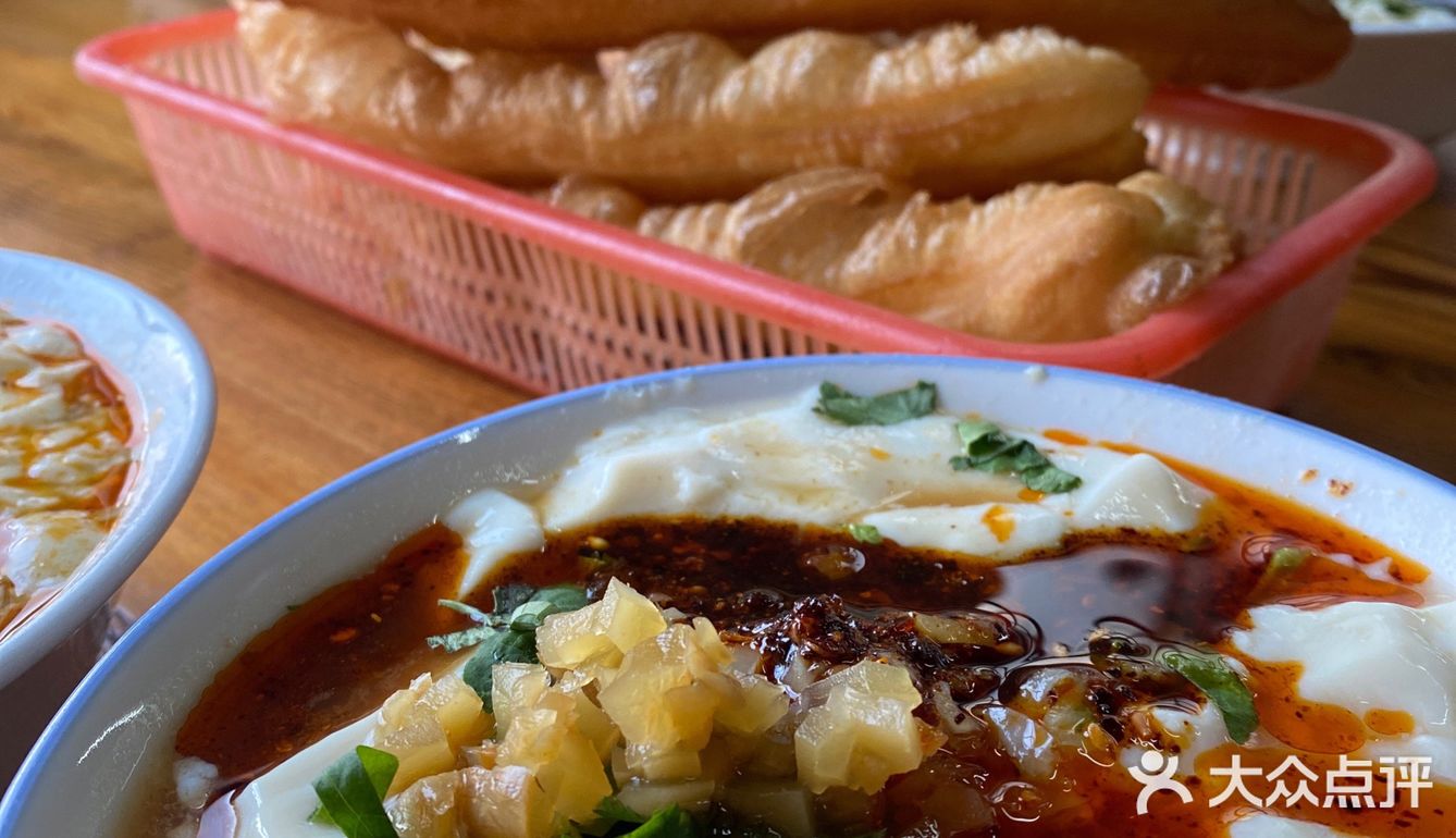 非常罕见的浇汁豆腐脑了，小时候的味道