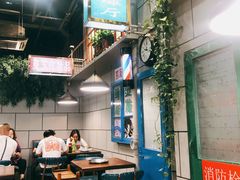 大堂-超越炭火牛蛙火锅鸡(河东店)