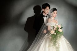 -雪中彩影婚纱摄影·微光艺术中心