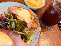培根班尼迪克蛋-ROAST coffee & eatery