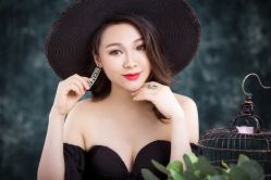 -现代经典婚纱摄影