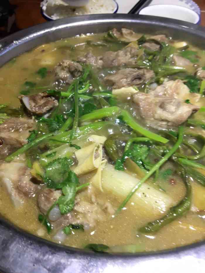 张记碳锅鱼大盘鸡-"来说说烩面,其实还挺有意思,第一次吃到这.