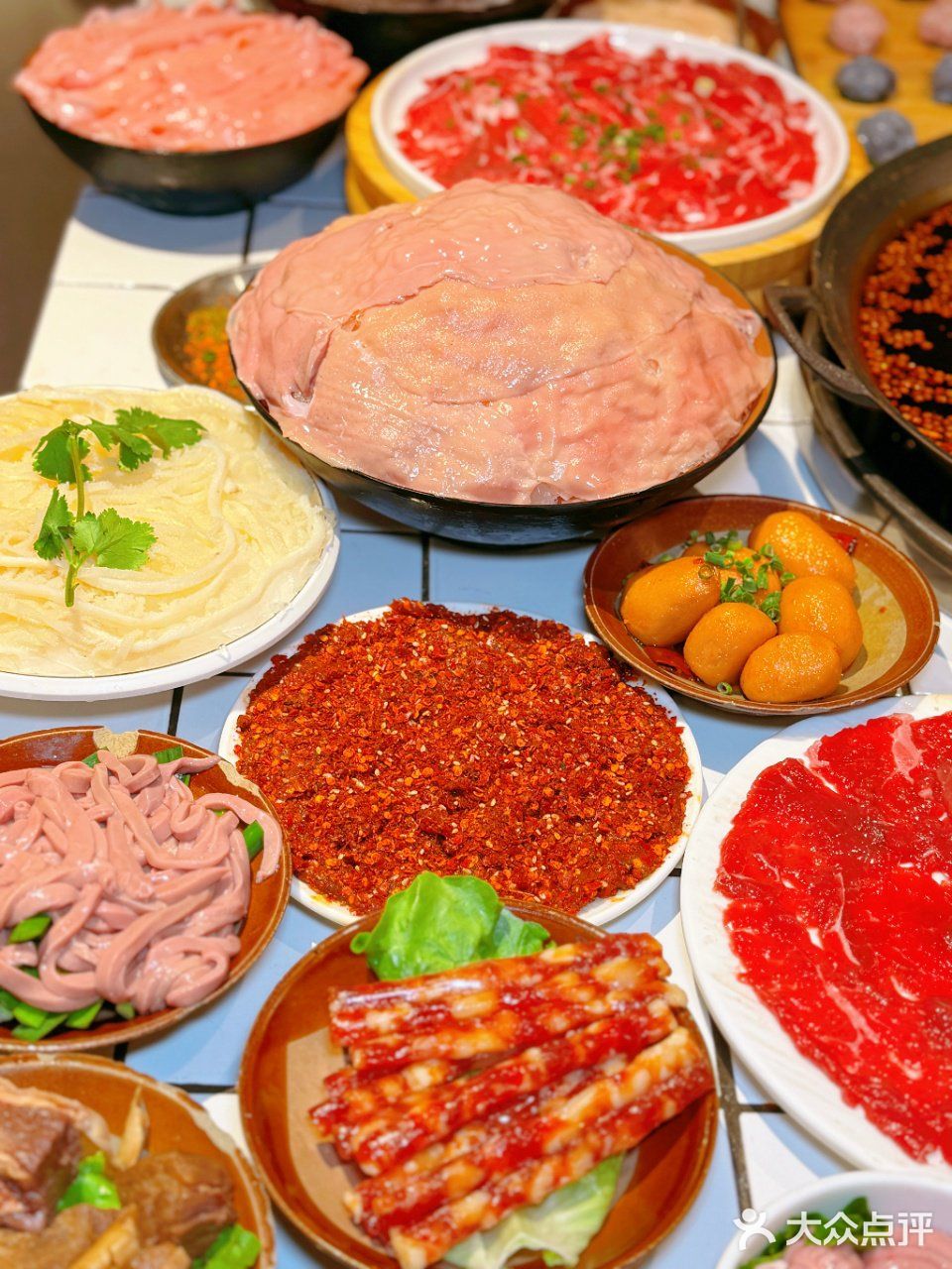 被重庆土著追着夸的火锅，到底啥来头？