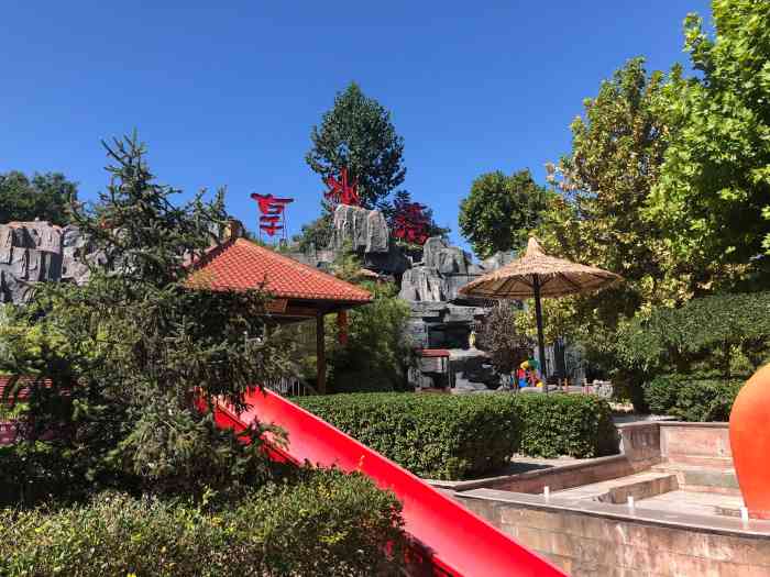 西苑温泉度假村-"除了设施旧了一点,其他都还不错,儿童的项.