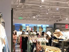 -URBAN REVIVO(北京斯普瑞斯奥特莱斯店)