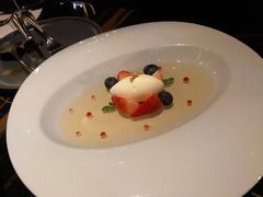 渍草莓-wann lounge 低温慢煮牛排·清吧