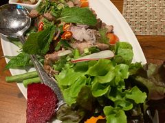 -Chom Cafe and Restaurant