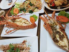 皮皮虾&nbsp;&nbsp;龙虾&nbsp;海鲜炒饭&nbsp;石斑鱼&nbsp;贝壳-拉威海鲜市场