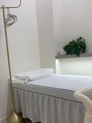 -苗方清颜专业祛痘·皮肤管理