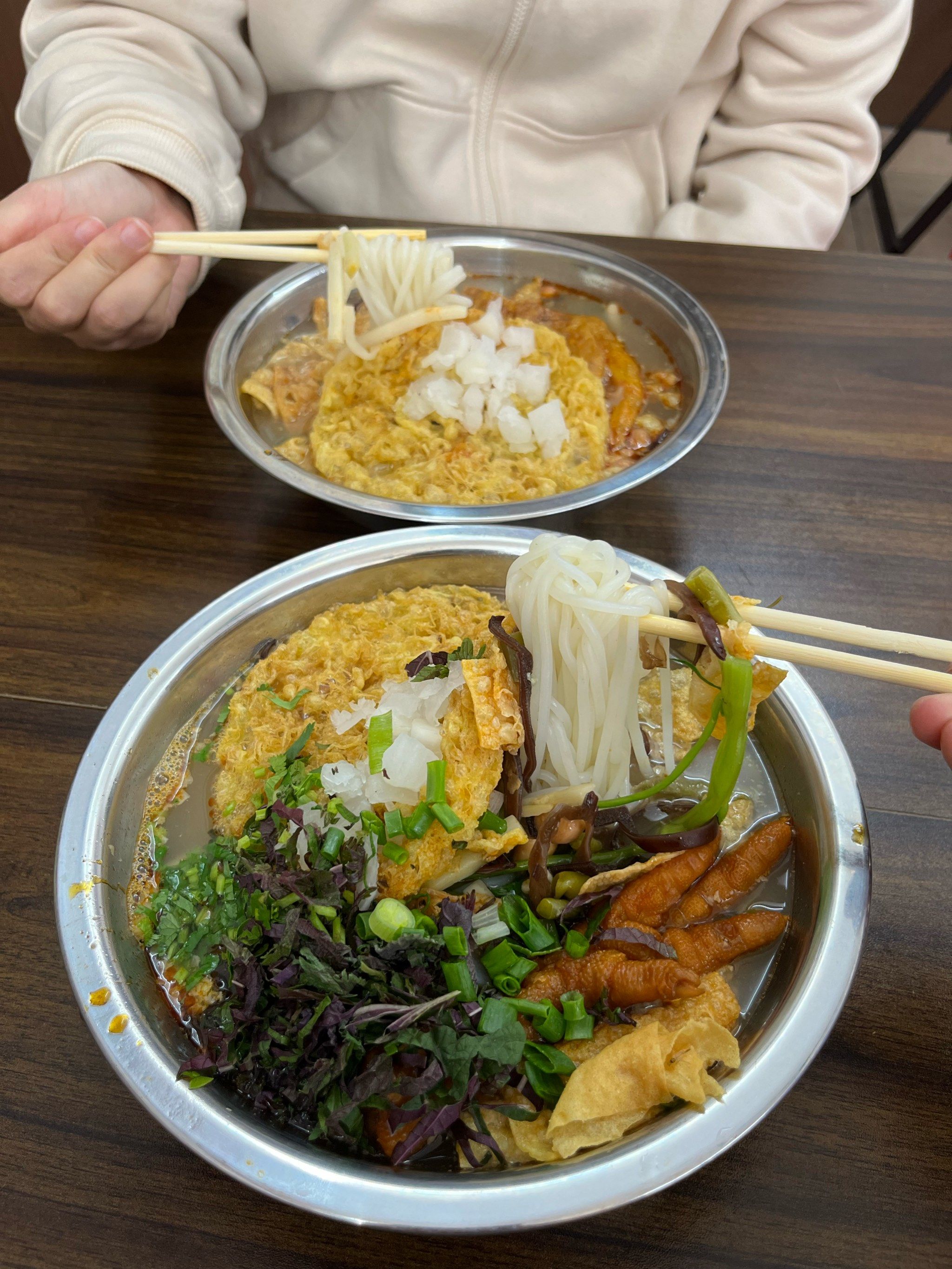 n港口新开的螺蛳粉
小料自助的哦,在二马路这里
