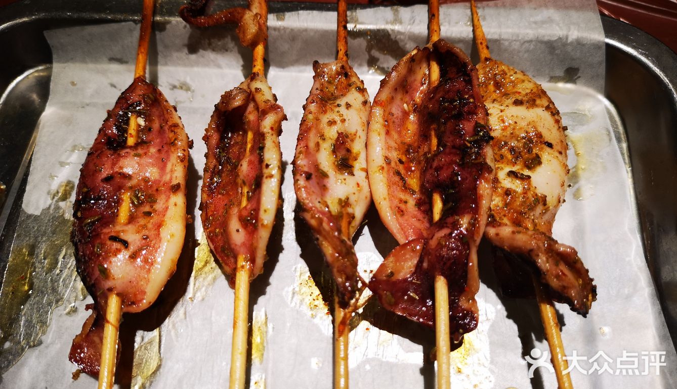 特别推荐烤五花肉，还有烧烤的鱿鱼也很不错