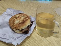 烧饼夹肉-京东一绝西海子西园烧饼夹肉