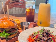 -三勾JJJ Burger&Coffee(梅溪湖店)