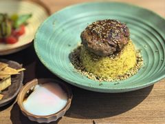 手打溶岩流心和牛汉堡饭-FOOOO CITY CLUB 孚乐里音乐西餐酒吧(悠方店)