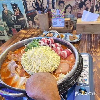 「首尔大排档」 整体环境挺好的，店铺装修氛围很不错