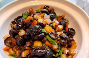 Braised Small Mushrooms in Clay Pot
