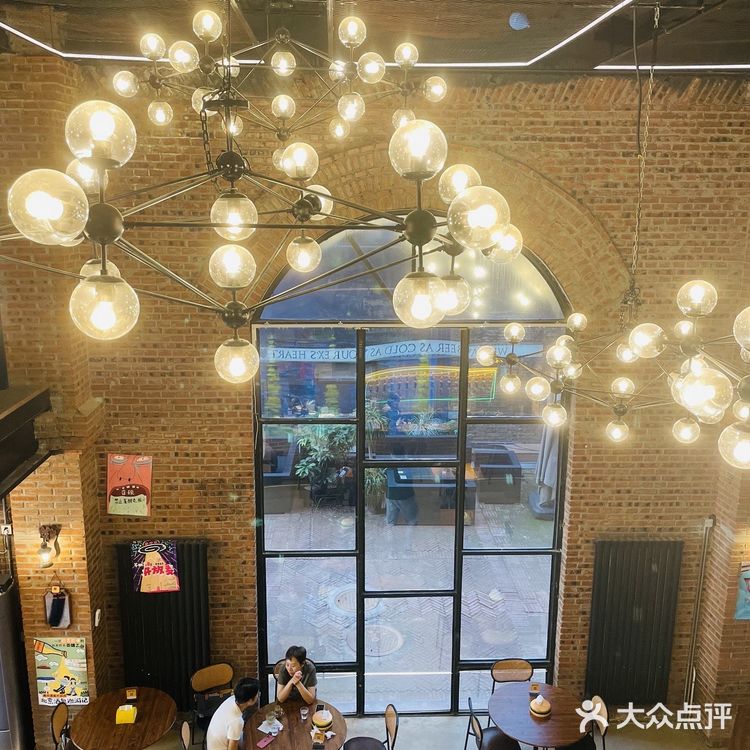 这家新店有点东西，它家咖啡能舔杯！