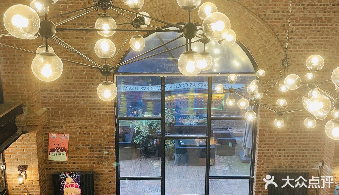 这家新店有点东西，它家咖啡能舔杯！