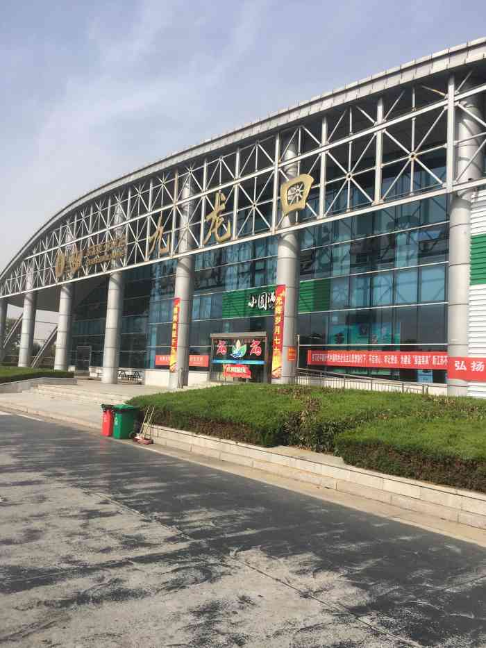 建湖九龙口服务区停车场