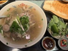 -大头虾越式风味餐厅(光明广场店)