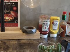 -HIGH FIVE哈福手工汉堡(桂林路店)