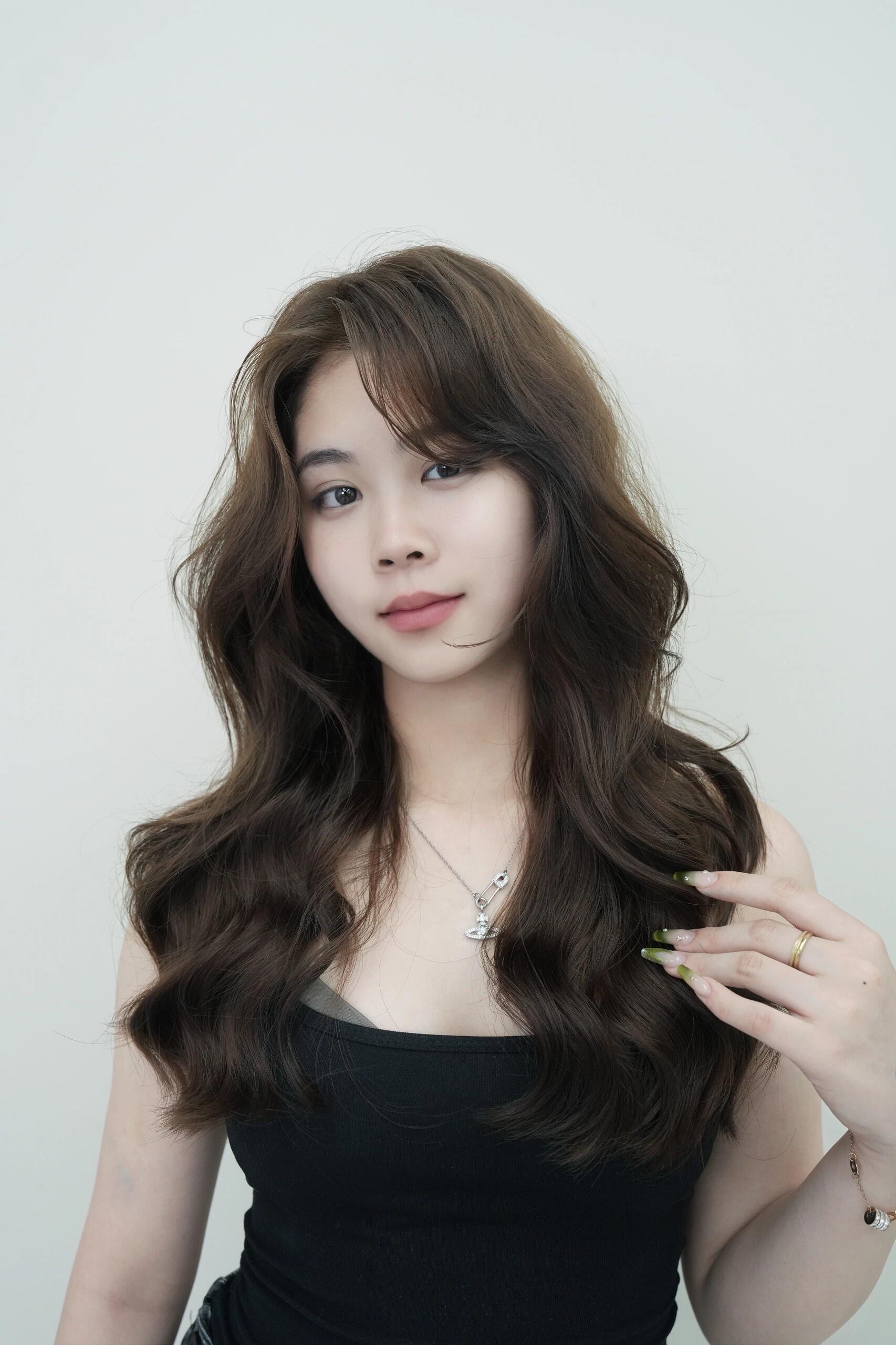 波浪卷发的时尚感