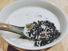椰汁桃胶黑糯米-堂屋糖水店(愚园店)