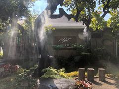 -Chom Cafe and Restaurant