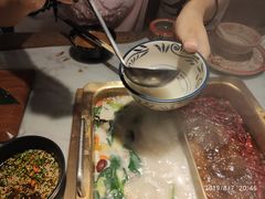 -尚尚仙·酸汤猪手·猪肚鸡火锅(华联万柳购物中心店)