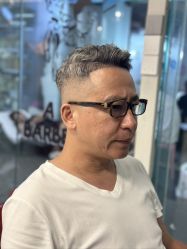 -老男孩男士理容馆·理发·烫染·修面