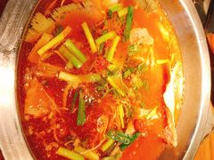 -野山舂·贵州现舂酸汤火锅(鸿通城店)