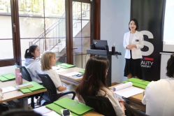 -AiCure 埃可儿·韩国医学皮肤管理