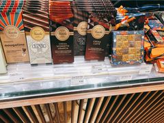 -VENCHI 闻绮(上海佛罗伦萨小镇店)