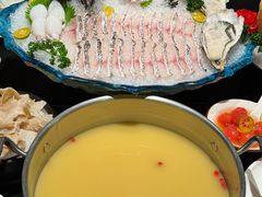 -鲜入唯煮·港式海鲜牛肉火锅(金宝街店)