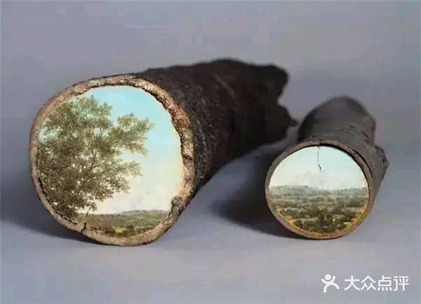 木桩上的创意画