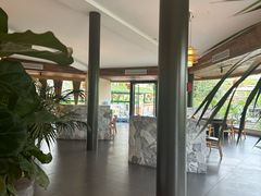 -茅草房·河畔园林火锅