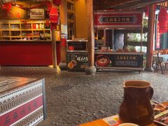 -老滇山寨•云南特色菜•地方菜•民族风情歌舞表演(金碧店)