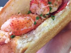 -Pinchy's Lobster & Champagne Bar