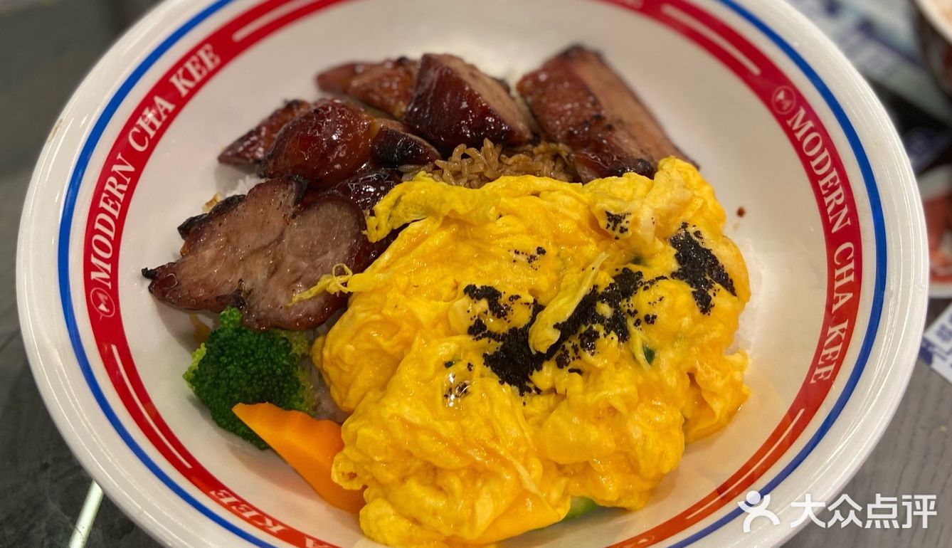 不爱吃米饭的我都吃了好多口。然后菠萝包！