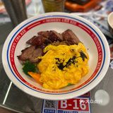 不爱吃米饭的我都吃了好多口。然后菠萝包！