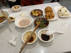 -李与白包子铺(桐梓林店)