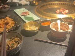 -铭牛烧肉·和牛海鲜自助(高新月牙湖店)